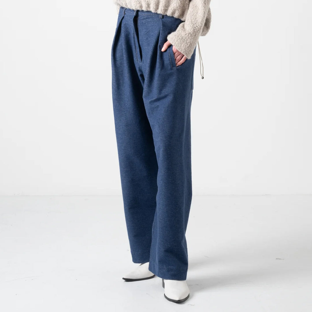 【COGTHEBIGSMOKE】KASSIDY DOUBLE TUCK TROUSERS INDIGO