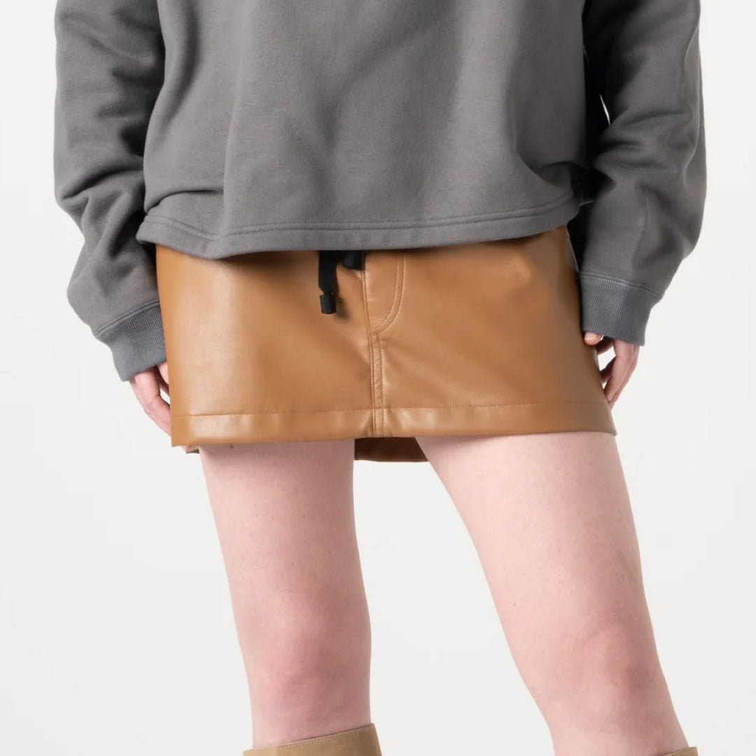【COGTHEBIGSMOKE】KATIE MINI SKIRT / VEGAN LEATHER CARAMEL
